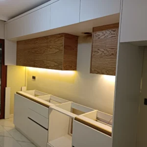 Ahşap Desenli Mutfak Dolapları