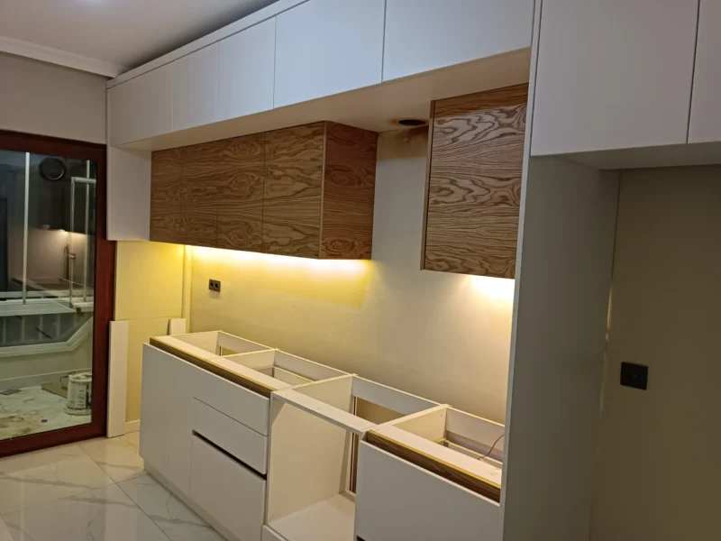 Ahşap Desenli Mutfak Dolapları